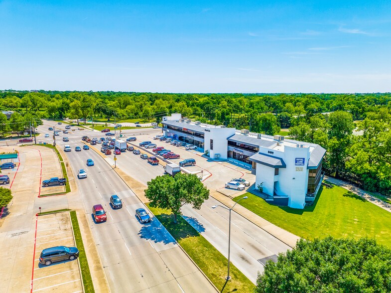 More Photos Of 8499 Greenville Ave, Dallas Storefront Retail Office For Lease