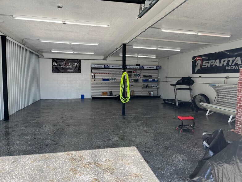 More Photos Of 11 N Center St, Cambridge City Freestanding For Sale