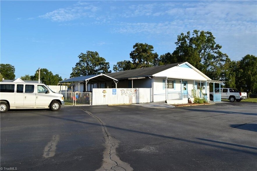 More Photos Of 719 Fisher Ferry St, Thomasville Daycare Center For Sale