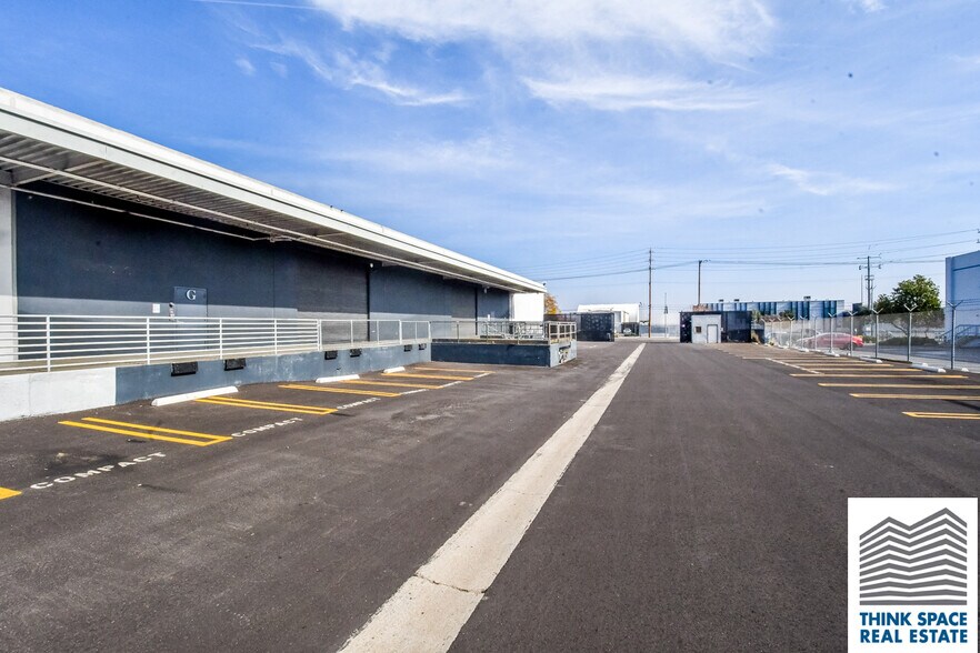 More Photos Of 9419 Mason Ave, Chatsworth Manufacturing For Lease