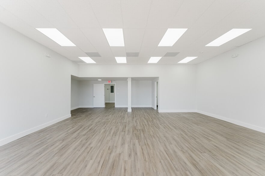 More Photos Of 209 W Hillsboro Blvd, Deerfield Beach General Retail For Lease