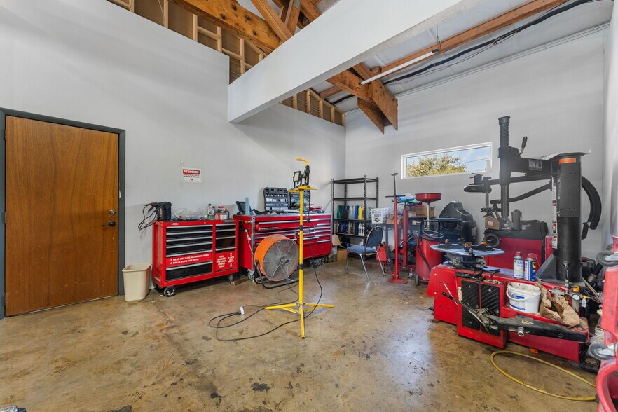 More Photos Of 109 N Falkenburg Rd, Tampa Manufacturing For Sale