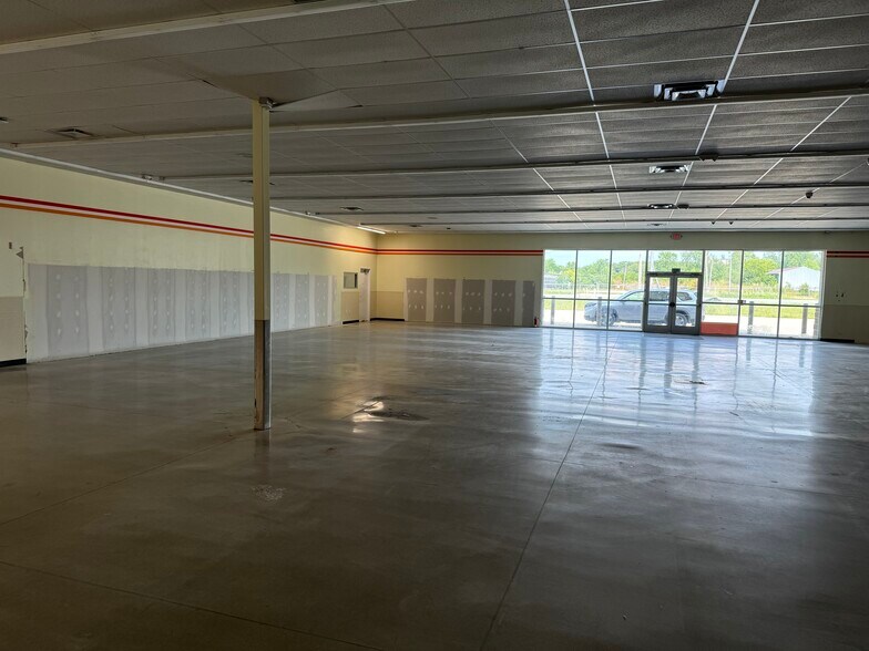 More Photos Of 2101 Central Point Pky, Lima Freestanding For Sale