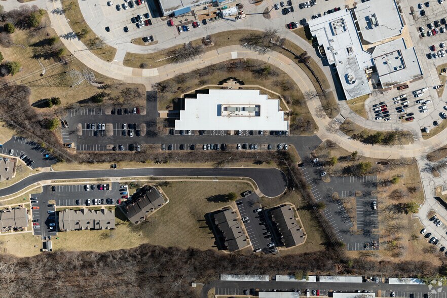 More Photos Of 1122 Town & Country Commons, Chesterfield Office For Sale