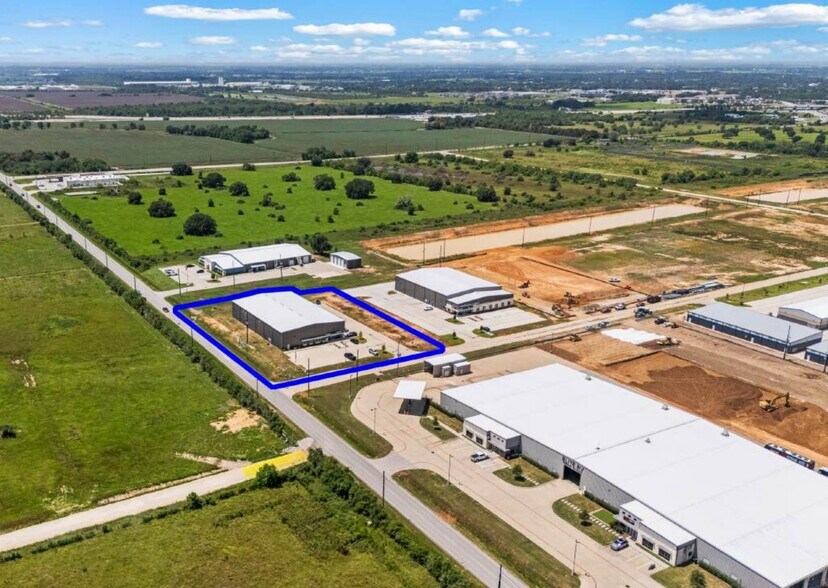More Photos Of 30011 Binford Park Rd, Waller Warehouse For Sale