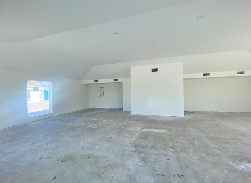 More Photos Of 1326 N Dixie Hwy, Lake Worth Unknown For Lease