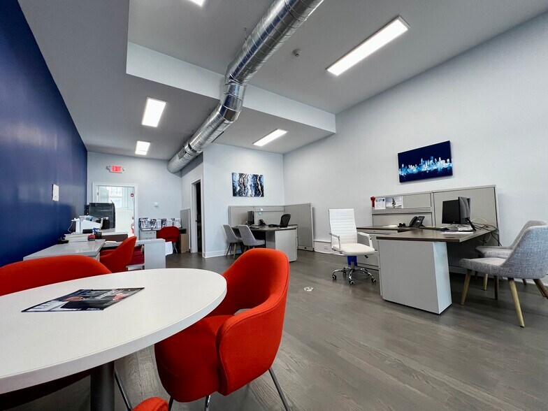 More Photos Of 553 S Spring Rd, Elmhurst Storefront Retail Office For Lease