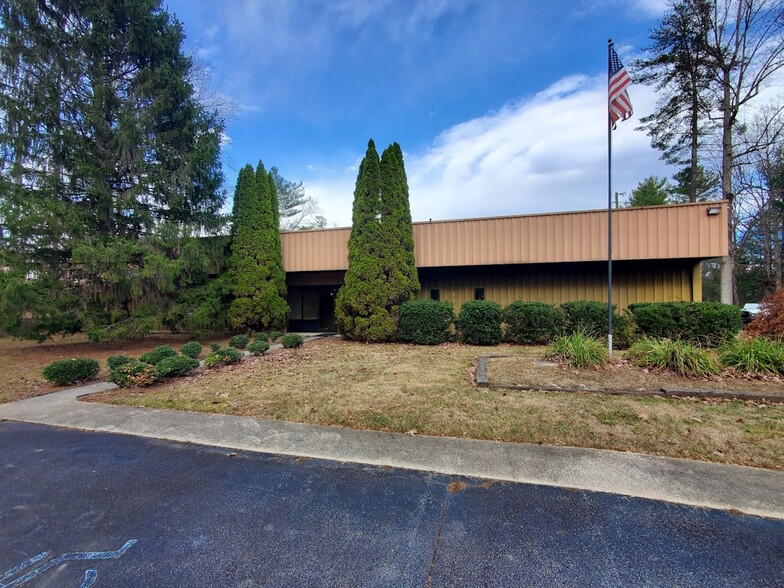 Primary Photo Of 101 Fair Oaks Rd, Arden Manufacturing For Sale