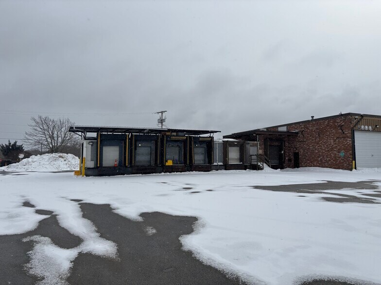 More Photos Of 48 Meetinghouse Ln, Sagamore Beach Distribution For Sale