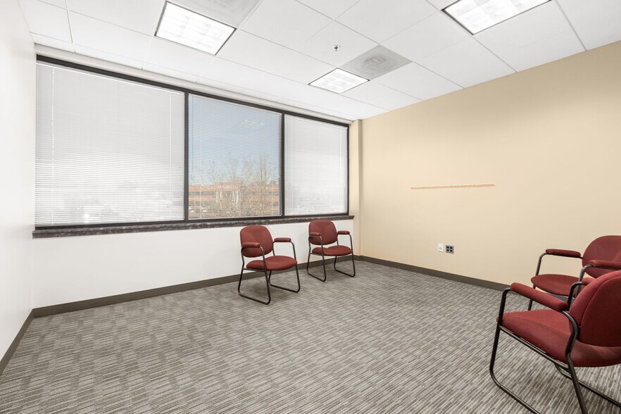 More Photos Of 10 Center St, Stafford Office For Lease