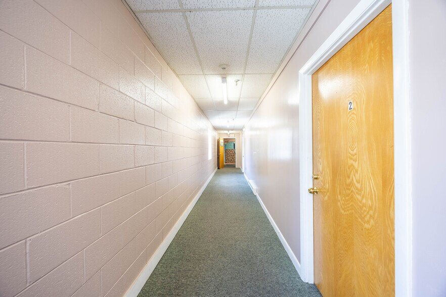 More Photos Of 439 Littleton Rd, Westford Unknown For Lease