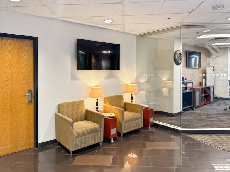 More Photos Of 500 N Rainbow Blvd, Las Vegas Office For Lease