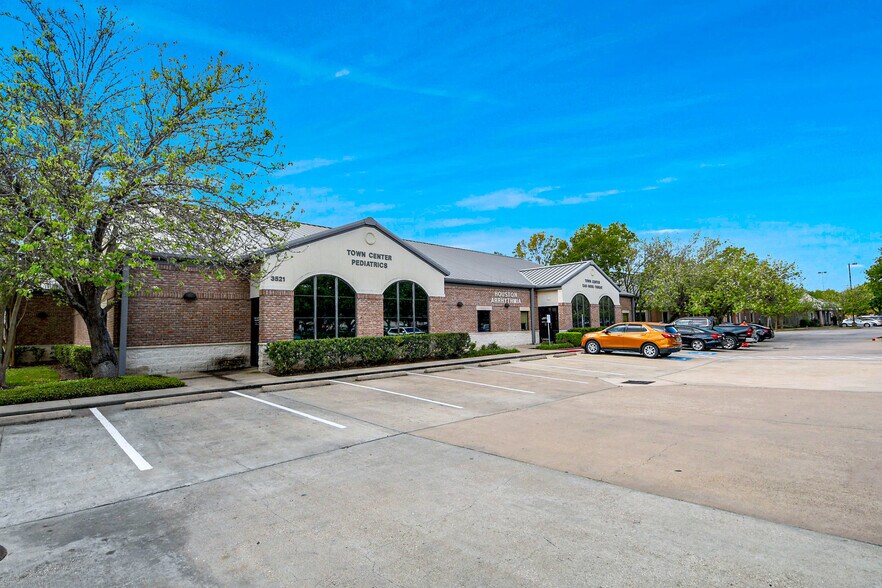 More Photos Of 3521 Town Center Blvd, Sugar Land Medical For Lease