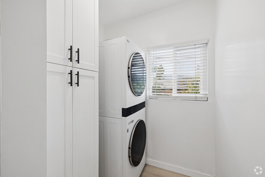 More Photos Of 7323 Valmont St, Tujunga Apartments For Sale