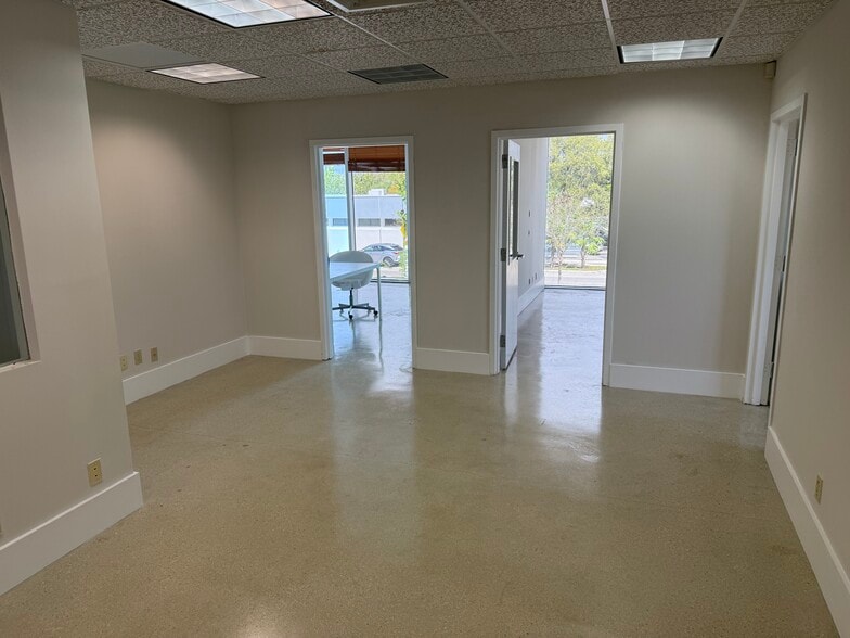 More Photos Of 2434 Hollywood Blvd, Hollywood Office For Sale