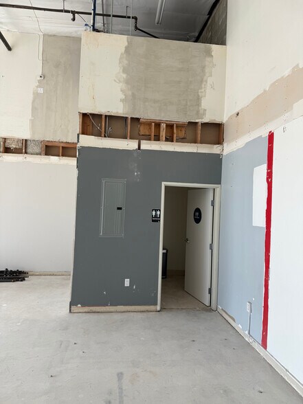 More Photos Of 1613-1617 W Glenoaks Blvd, Glendale Freestanding For Lease