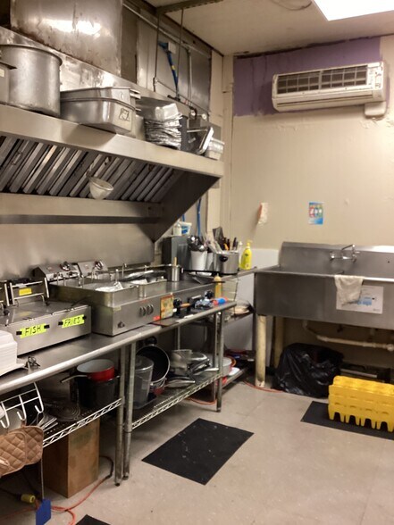 More Photos Of 1537 Park Ave, Lynchburg Storefront For Sale