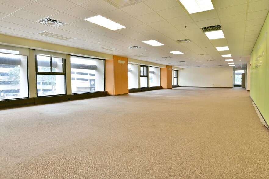 More Photos Of 108 Main Ave SW, Warren Office Residential For Lease