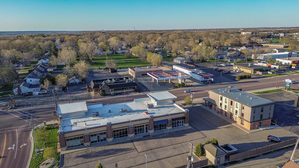More Photos Of 921 Madison Ave, Mankato Medical For Lease