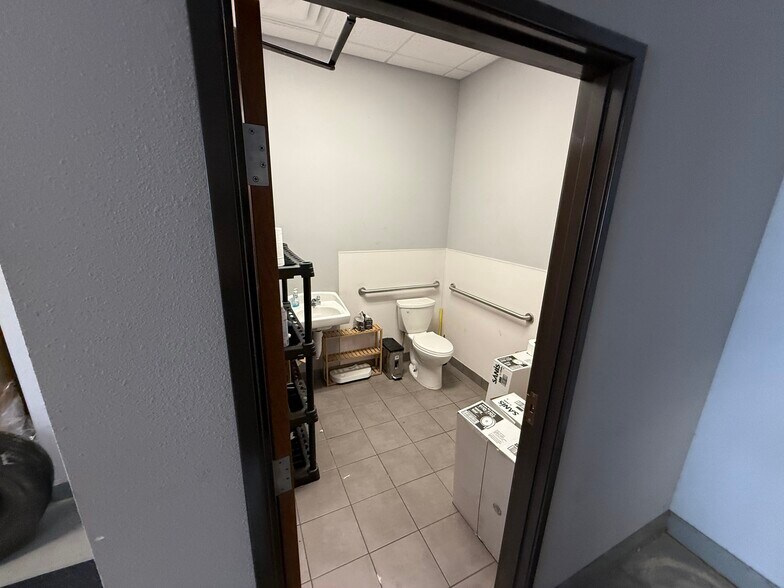 More Photos Of 11330 Manchaca Rd, Austin Freestanding For Lease