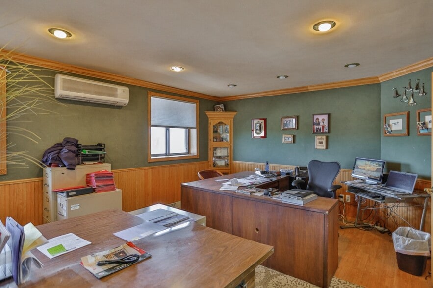 More Photos Of 711 3rd St, Marathon Manufacturing For Sale