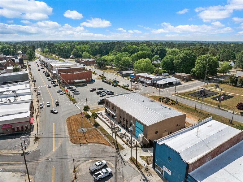 More Photos Of 202 E. North Main Street, Littleton General Retail For Sale
