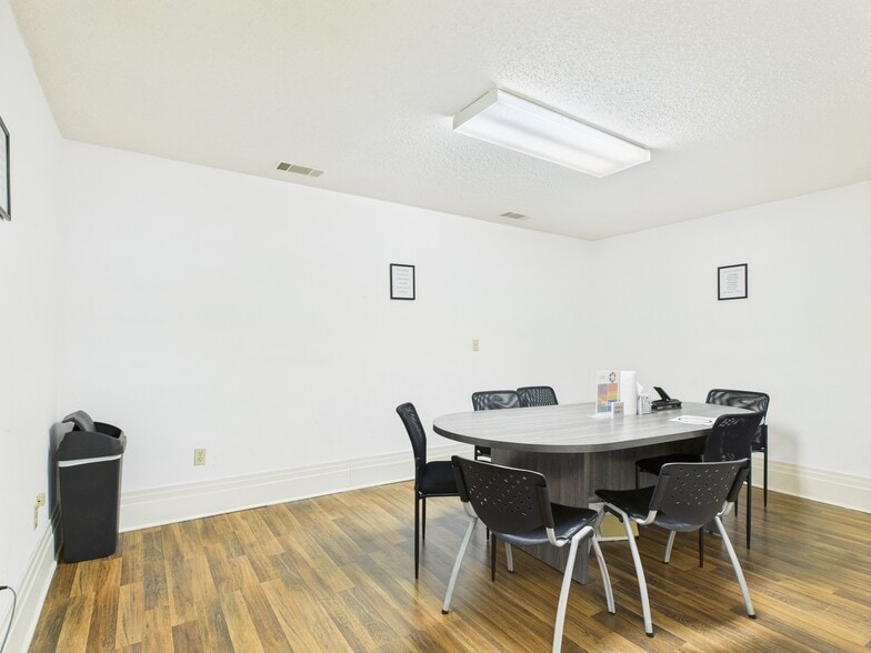 More Photos Of 619 Blondeau St, Keokuk Office For Sale