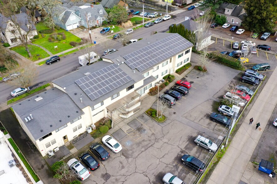 More Photos Of 1976 Garden Ave, Eugene Office For Sale