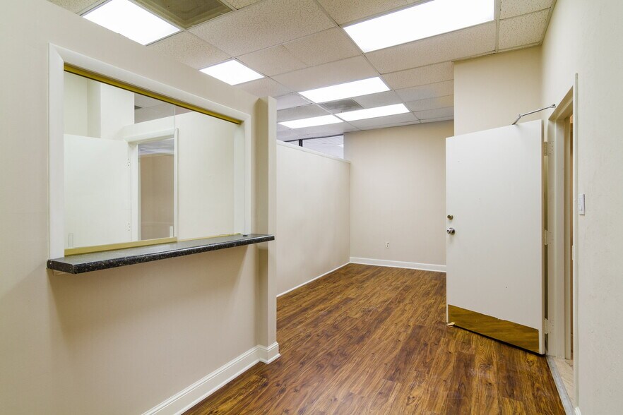 More Photos Of 1425 Viscaya Pky, Cape Coral Medical For Lease