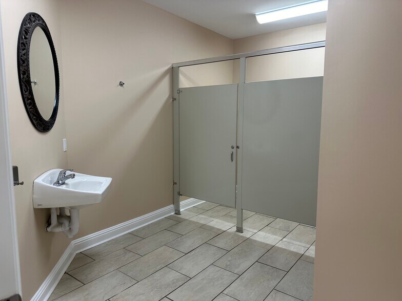 More Photos Of 104 Progress Dr, Frankfort Office For Sale