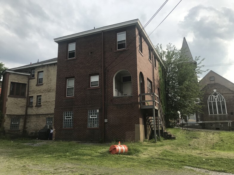 More Photos Of 815 McClure St, Munhall Apartments For Sale