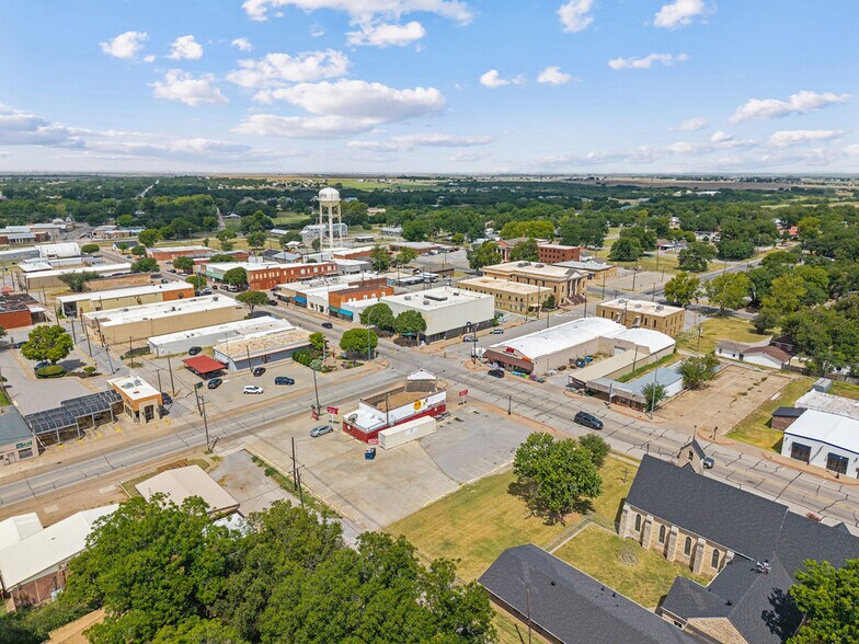More Photos Of 317 E 3rd St, Burkburnett Bank For Sale