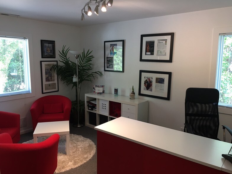 More Photos Of 1223 Walnut St, Cary Office For Lease