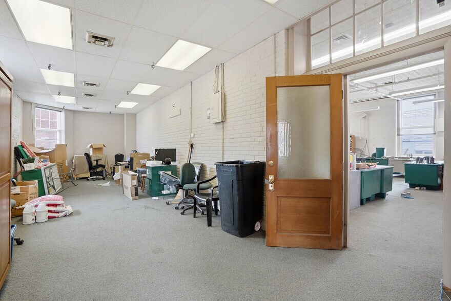 More Photos Of 115 E 5th St, Fulton Office For Sale