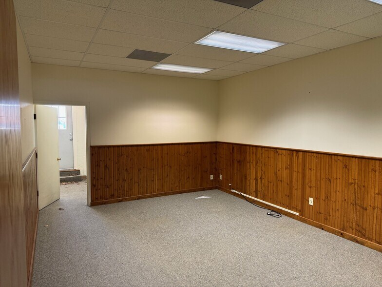 More Photos Of 708-714 N Main St, Newton Office Residential For Sale