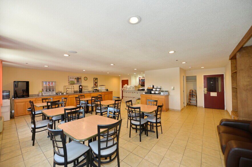 More Photos Of 431 Dual Hwy, Hagerstown Hotel For Sale