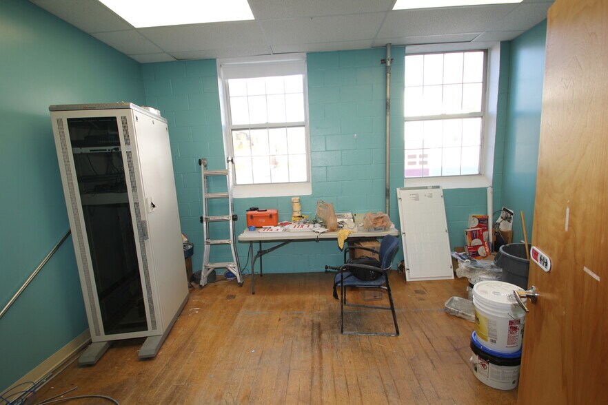 More Photos Of 35 Water St, Amesbury Research And Development For Lease
