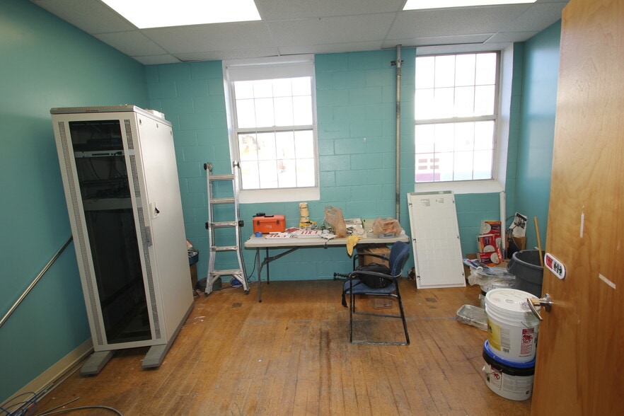 More Photos Of 35 Water St, Amesbury Research And Development For Lease