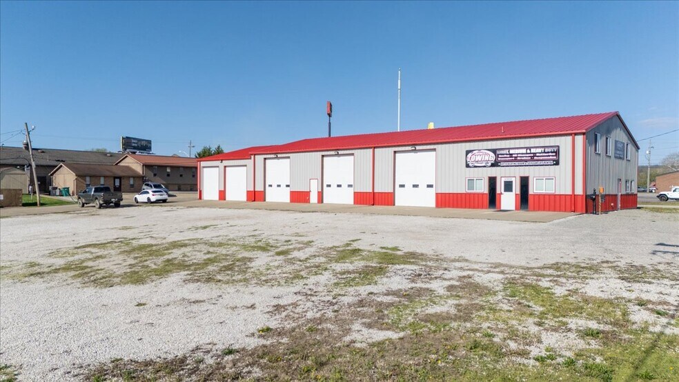 More Photos Of 1010 10th St, Vienna Flex For Sale