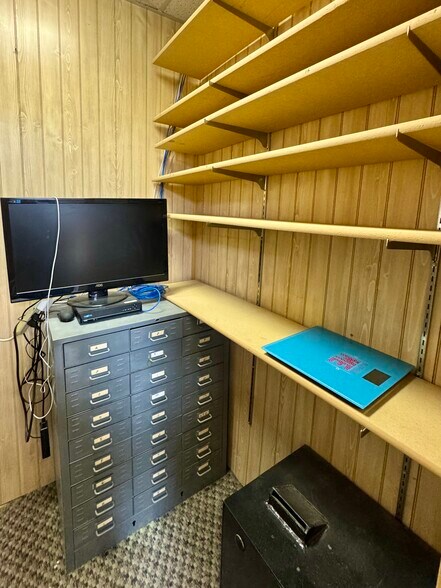 More Photos Of 608 N Meadow Ave, Odessa Light Manufacturing For Lease