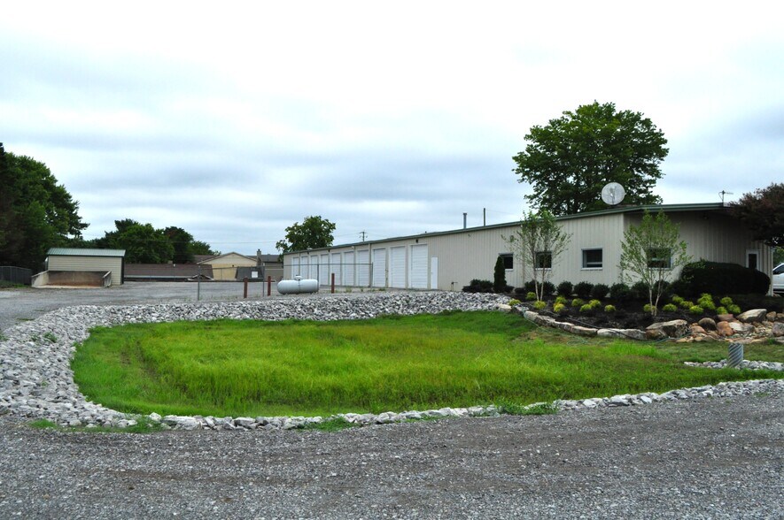 More Photos Of 2333 W Emory Rd, Powell Industrial For Sale