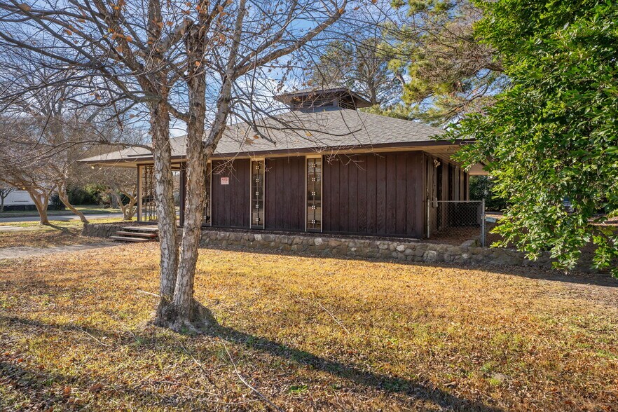 More Photos Of 401 N James St, Goldsboro Medical For Sale