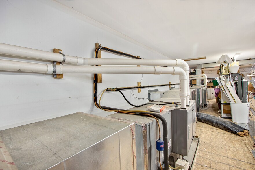 More Photos Of 13394 Broadway St, Alden Freestanding For Sale