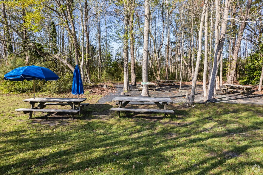 More Photos Of 6468 Lankford Hwy, Nassawadox Restaurant For Sale