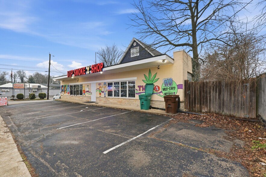 More Photos Of 1917 Sutton Ave, Cincinnati Freestanding For Sale