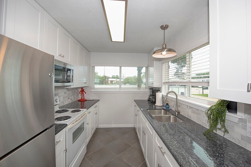 More Photos Of 3821 Nasa Pky, El Lago Lodge Meeting Hall For Sale