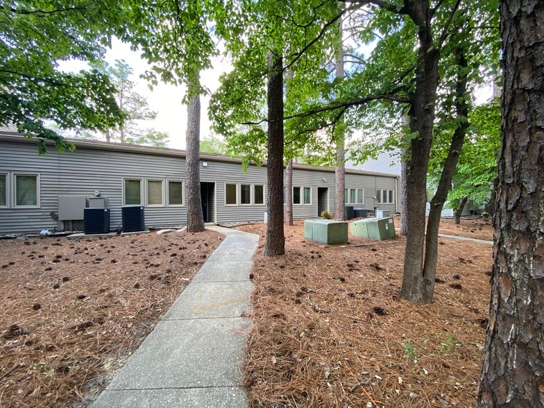 More Photos Of 1762 Metromedical Dr, Fayetteville Medical For Sale