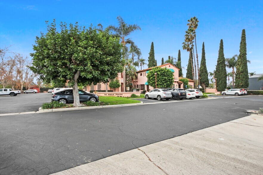 More Photos Of 1252-1254 Irvine Blvd, Tustin Medical For Lease
