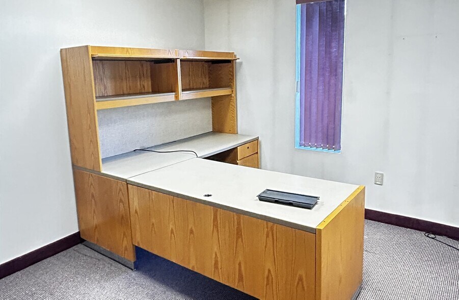 More Photos Of 120 Ilsley Av, Dartmouth Flex For Lease