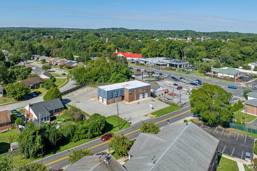 More Photos Of 2207 Saint James Church Rd, Wilmington Auto Repair For Lease